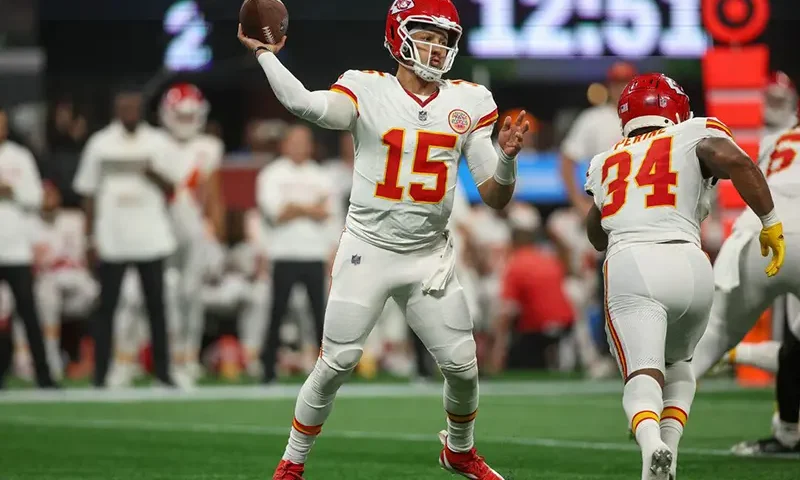 Kansas City Chiefs quarterback Patrick Mahomes (15) throws a pass against the Atlanta Falcons in the second quarter at Mercedes-Benz Stadium. Mandatory Credit: Brett Davis-Imagn Images
