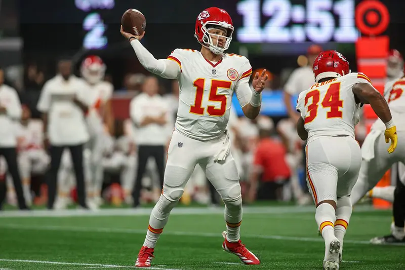 Kansas City Chiefs quarterback Patrick Mahomes (15) throws a pass against the Atlanta Falcons in the second quarter at Mercedes-Benz Stadium. Mandatory Credit: Brett Davis-Imagn Images