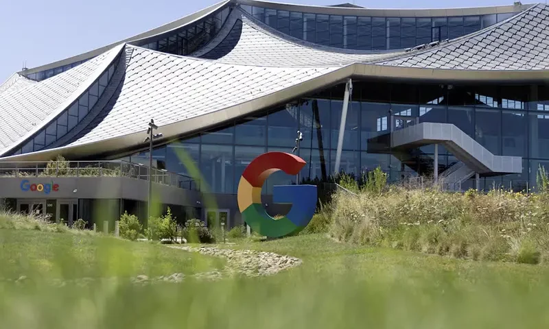 The logo of Google is seen outside Google Bay View facilities during the Made by Google event in Mountain View, California, U.S. August 13, 2024. REUTERS/Manuel Orbegozo/File Photo