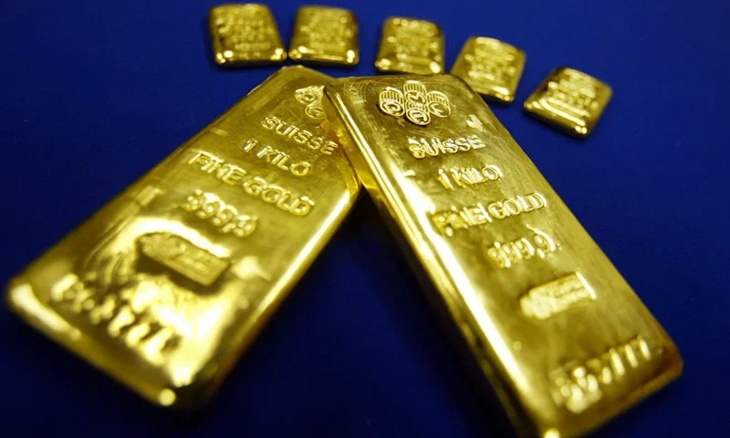 NEW YORK - JANUARY 9: Gold bullion bars are seen for sale at Manfra, Tordella and Brookes, Inc. January 9, 2003 in New York City. The price of gold has risen by nearly 30 percent over the past year with investors looking for stability as war with Iraq has become more likely. (Photo by Mario Tama/Getty Images)