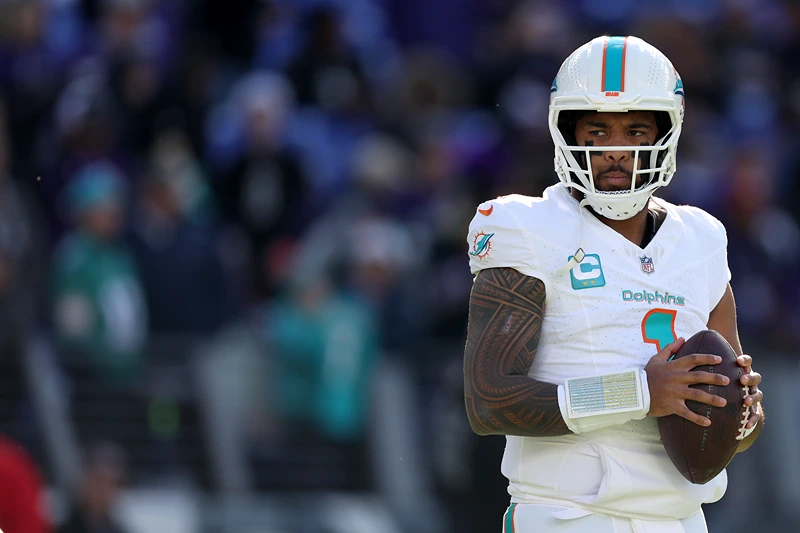 BALTIMORE, MARYLAND - DECEMBER 31: Quarterback Tua Tagovailoa #1 of the Miami Dolphins warms up against the Baltimore Ravens at M&T Bank Stadium on December 31, 2023 in Baltimore, Maryland. (Photo by Rob Carr/Getty Images)