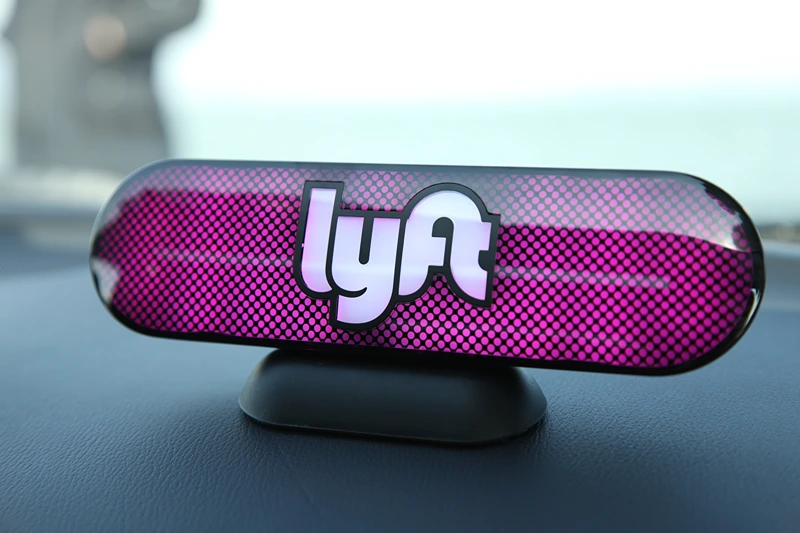 An Amp sits on the dashboard of a Lyft driver's car on January 31, 2017 in San Francisco, California. (Photo by Kelly Sullivan/Getty Images for Lyft)