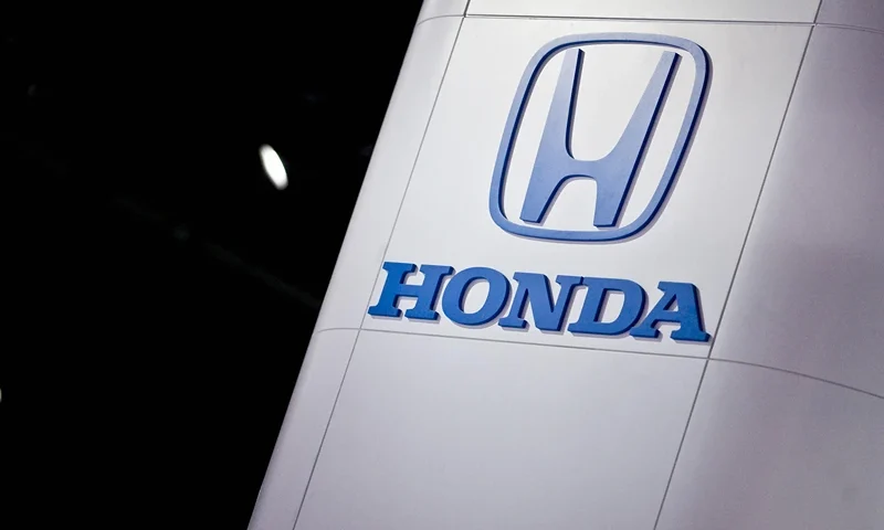The Honda logo is seen at the 2008 North American International Auto Show in Detroit 15 January 2008. AFP PHOTO/Geoff ROBINS (Photo credit should read GEOFF ROBINS/AFP via Getty Images)