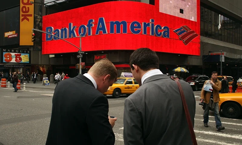 A Bank of America billboard dominates a street corner in Times Square on April 21, 2009 in New York City. Bank of America announced yesterday that it earned $4.2 billion in the first quarter. (Photo by Spencer Platt/Getty Images)