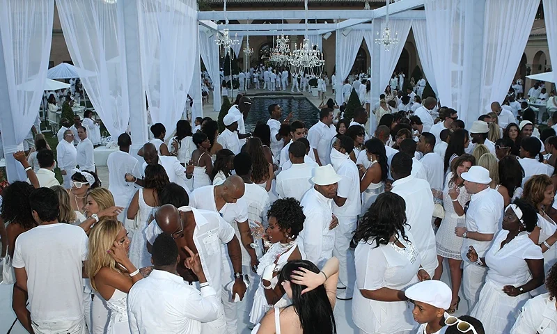 BEVERLY HILLS, CA - JULY 04: A general view of atmosphere at the White Party hosted by Sean "Diddy" Combs and Ashton Kutcher to help raise awareness for Malaria No More held at a Private Residence on July 4, 2009 in Beverly Hills, California. (Photo by Jason Merritt/Getty Images/Getty Images for Blueflame)