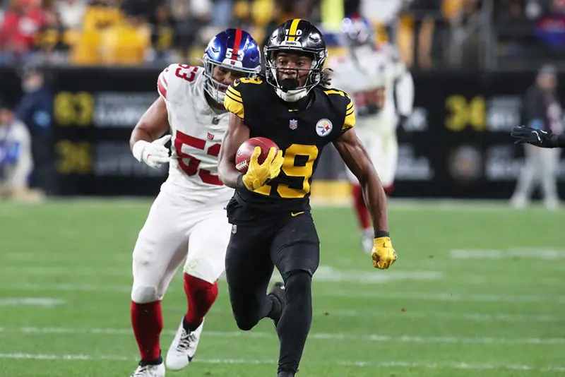 Pittsburgh Steelers wide receiver Calvin Austin III (19) scores a touchdown on a seventy-five yard punt return against the New York Giants during the third quarter at Acrisure Stadium. Mandatory Credit: Charles LeClaire-Imagn Images
