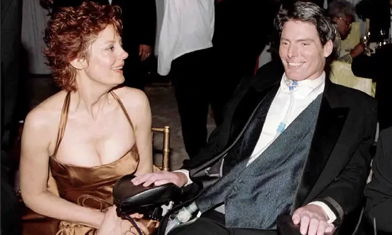"Superman" actor Christopher Reeve is shown in this March 25, 1996 file photograph with winner for Best Actress, Susan Sarandon, as they chat at the Governor's Ball following the 68th annual Academy Awards in Los Angeles.REUTERS/Jeff Vinnick/File Photo