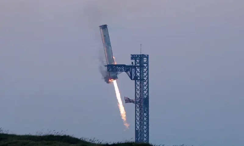 SpaceX's Super Heavy booster lands during SpaceX Starship's fifth flight test, in Boca Chica, Texas, U.S., October 13, 2024. REUTERS/Kaylee Greenlee Bea