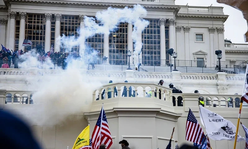 WASHINGTON, DC - JANUARY 06: Pro-Trump supporters storm the U.S. Capitol following a rally with President Donald Trump on January 6, 2021 in Washington, DC. Trump supporters gathered in the nation's capital today to protest the ratification of President-elect Joe Biden's Electoral College victory over President Trump in the 2020 election. (Photo by Samuel Corum/Getty Images)