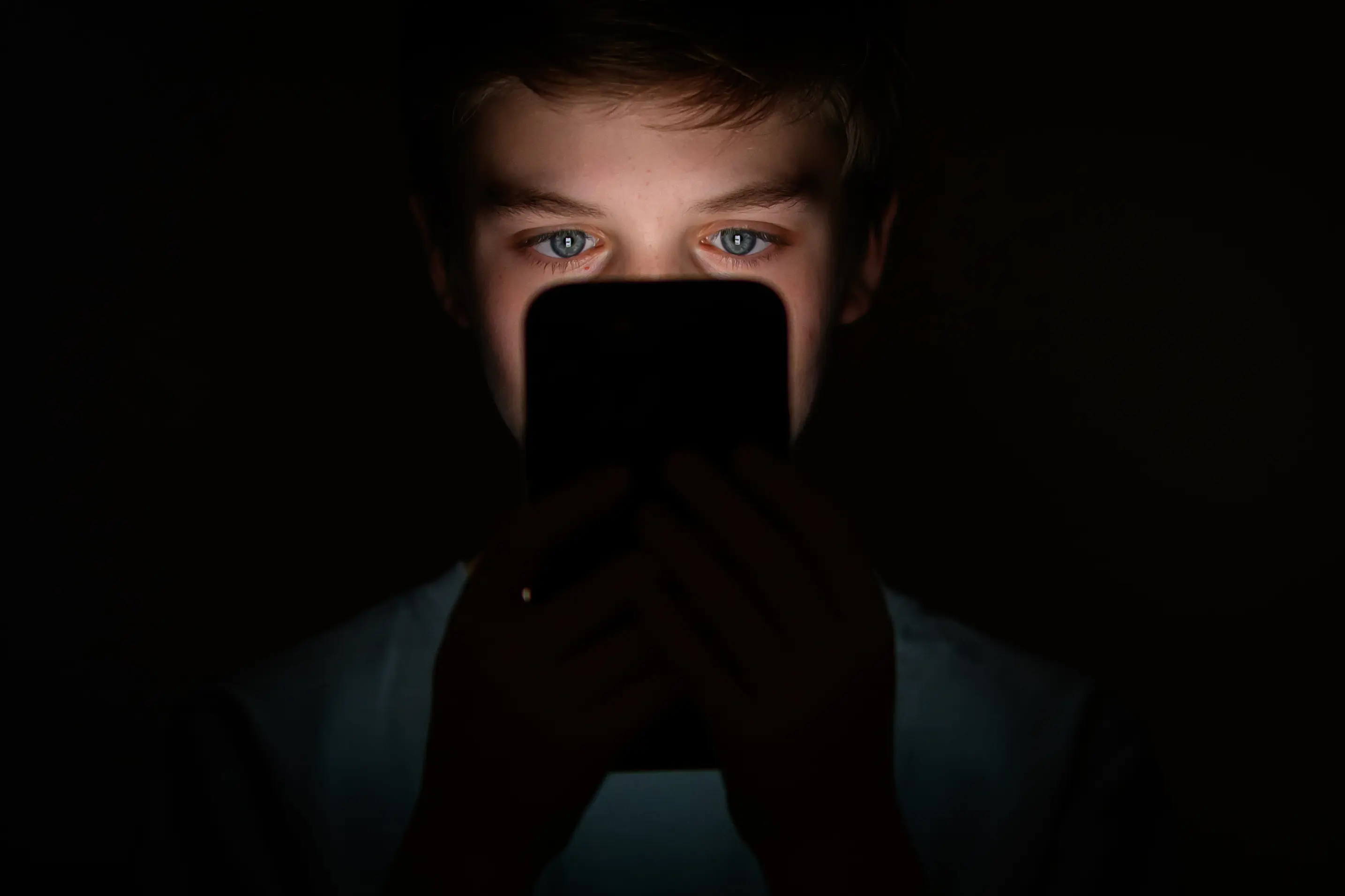 Australia Passes Law That Bans Children Under 16 From Social Media 