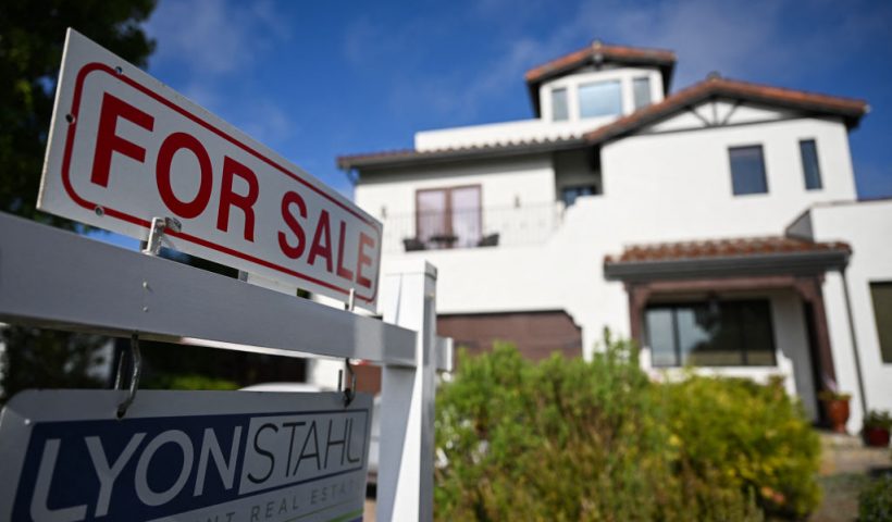 A for sale sign is displayed outside of a home for sale on August 16, 2024 in Los Angeles, California. United States real estate industry rules governing agent commissions will change on August 17 as part of a legal settlement between the National Association of Realtors and home sellers. (Photo by Patrick T. Fallon / AFP) (Photo by PATRICK T. FALLON/AFP via Getty Images)