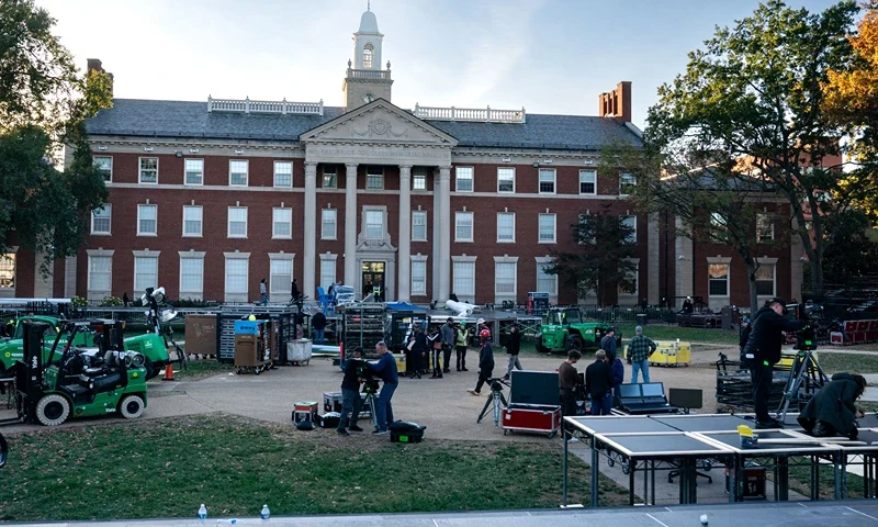 ,WASHINGTON, DC - NOVEMBER 03: Workers start to build out the Harris-Walz campaign election stage and event space at Howard University on November 03, 2024 in Washington, DC. Democratic nominee Vice President Kamala Harris will spend election night at her alma mater, Howard University. (Kent Nishimura/Getty Images)