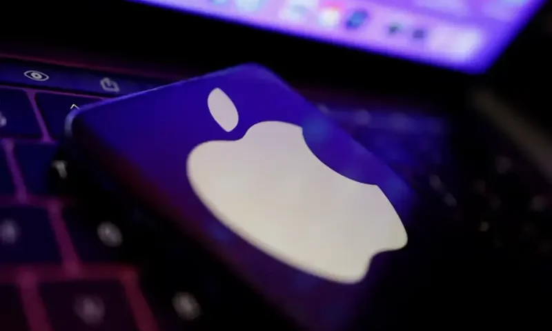 Apple logo is seen in this illustration taken, August 22, 2022. REUTERS/Dado Ruvic/Illustration/File Photo