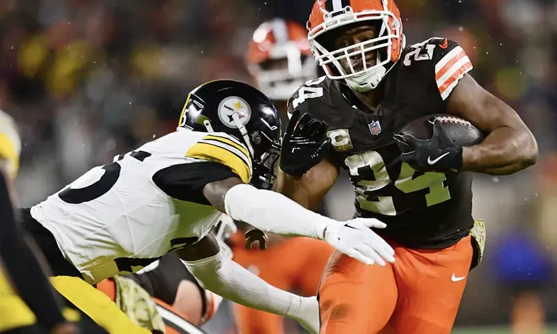 Cleveland Browns running back Nick Chubb (24) runs with the ball against Pittsburgh Steelers safety DeShon Elliott (25) during the first half at Huntington Bank Field. Mandatory Credit: Ken Blaze-Imagn Images