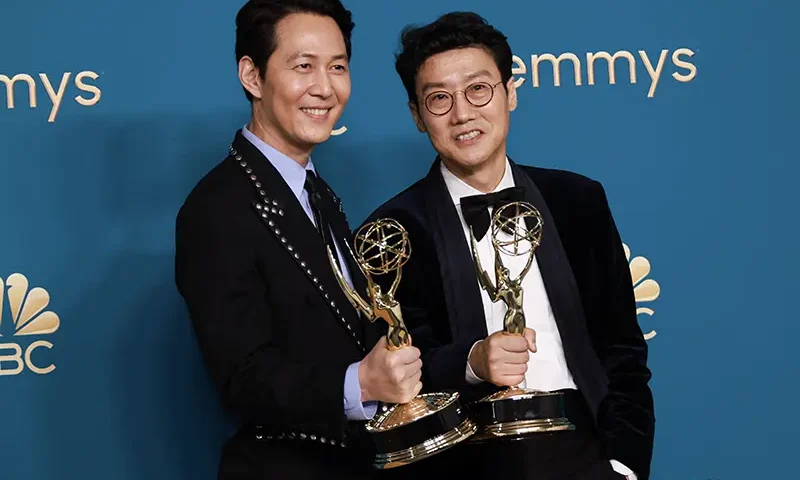 Lee Jung-jae holds his Emmy for Outstanding Lead Actor In A Drama Series for "Squid Game" and Hwang Dong-hyuk, for his Outstanding Directing For A Drama Series for "Squid Game" at the 74th Primetime Emmy Awards held at the Microsoft Theater in Los Angeles, U.S., September 12, 2022. REUTERS/Aude Guerrucci/File Photo
