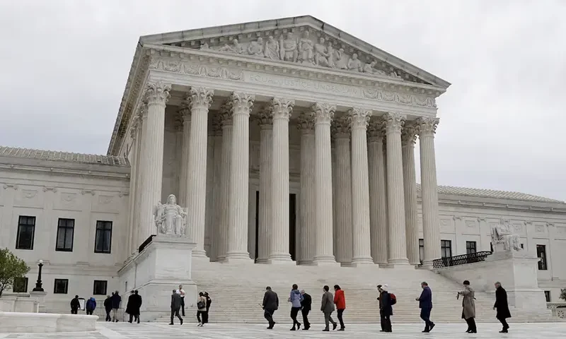 People walk across the plaza of the U.S. Supreme Court building on the first day of the court's new term in Washington, U.S. October 3, 2022. REUTERS/Jonathan Ernst/File Photo