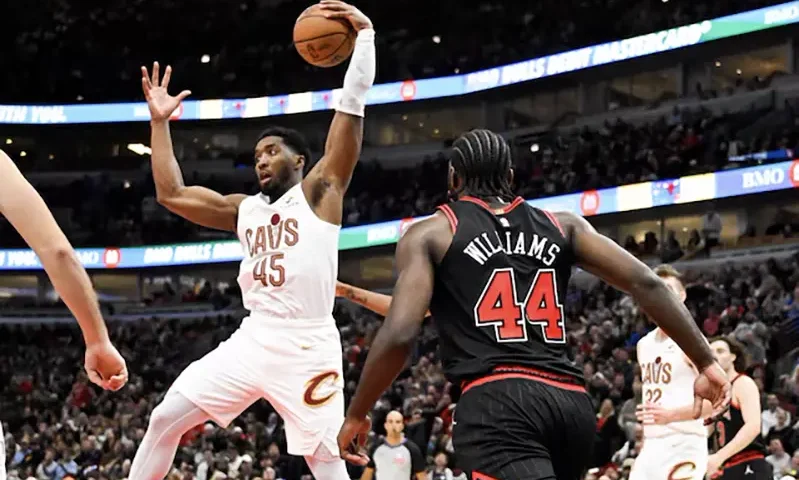 Cleveland Cavaliers guard Donovan Mitchell (45) grabs a rebound away from Chicago Bulls forward Patrick Williams (44) during the second half at United Center. Mandatory Credit: Matt Marton-Imagn Images/File Photo