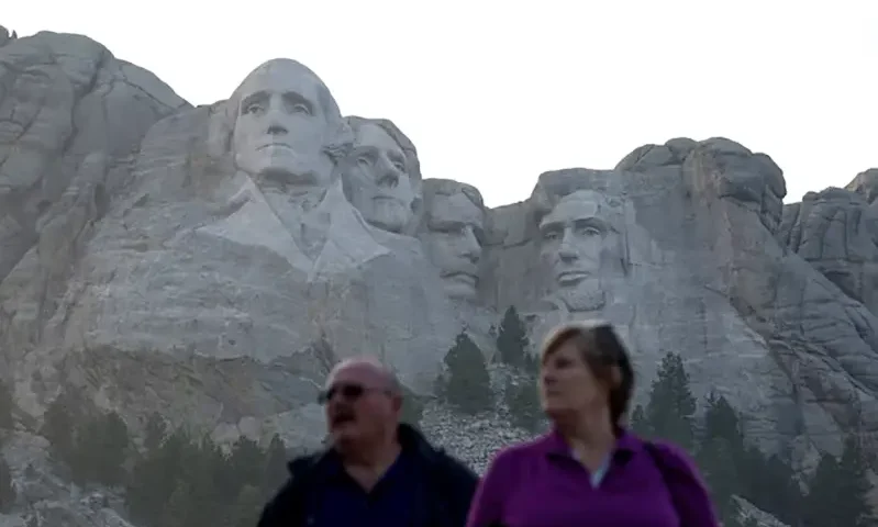 Tourists visit the Mount Rushmore National Memorial, carved with the heads of U.S. presidents George Washington, Thomas Jefferson, Theodore Roosevelt and Abraham Lincoln, in Keystone, South Dakota, U.S. September 6, 2023. REUTERS/Jonathan Ernst/File Photo