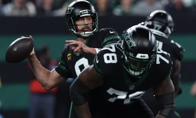 New York Jets quarterback Aaron Rodgers (8) throws a pass against the Houston Texans during the first half at MetLife Stadium. Mandatory Credit: Ed Mulholland-Imagn Images