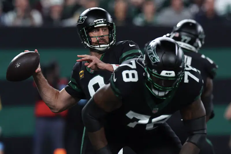 New York Jets quarterback Aaron Rodgers (8) throws a pass against the Houston Texans during the first half at MetLife Stadium. Mandatory Credit: Ed Mulholland-Imagn Images