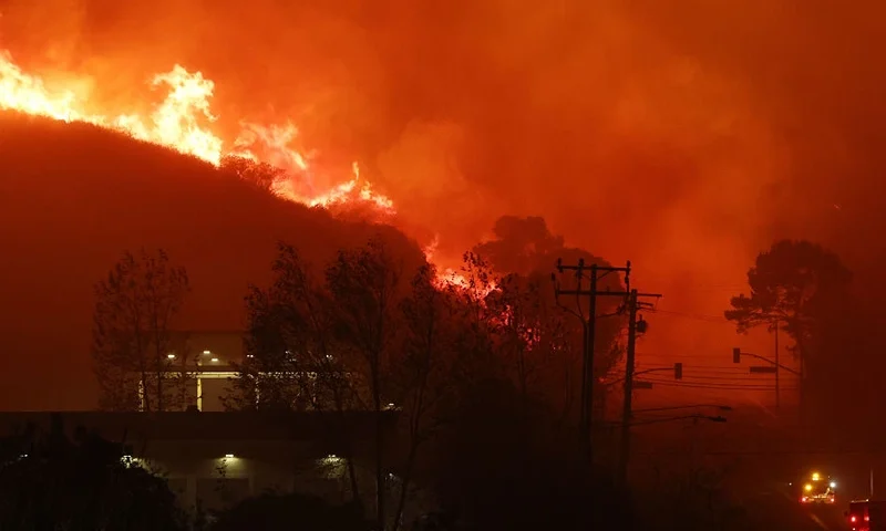 MALIBU, CALIFORNIA - DECEMBER 10: The Franklin Fire burns on December 10, 2024 in Malibu, California. The wildfire has scorched 1,800 acres near Pepperdine University prompting evacuations along the coast amid high winds with some structures destroyed. (Photo by Mario Tama/Getty Images)