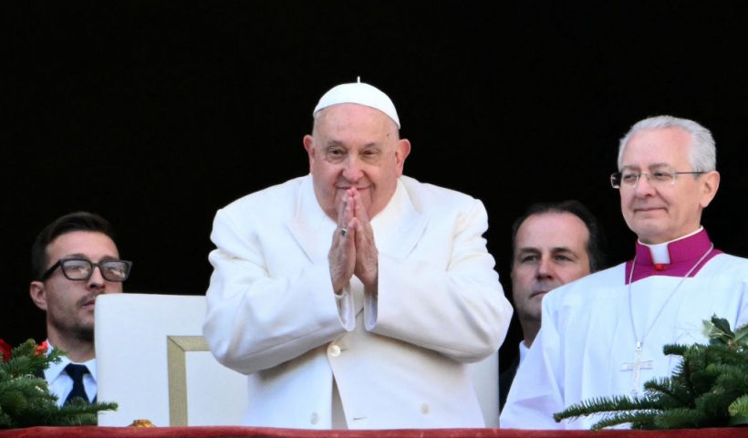 TOPSHOT - Pope Francis greets the crowd from the main balcony of St. Peter's basilica after the Urbi et Orbi message and blessing to the city and the world as part of Christmas celebrations, at St Peter's square in the Vatican on December 25, 2024. (Photo by Alberto PIZZOLI / AFP) (Photo by ALBERTO PIZZOLI/AFP via Getty Images)