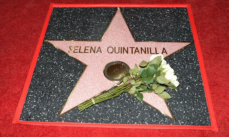 Singer Selena Quintanilla is honored posthumously with a Star on the Hollywood Walk of Fame on November 3, 2017, in Hollywood, California. / AFP PHOTO / TARA ZIEMBA (Photo credit should read TARA ZIEMBA/AFP via Getty Images)