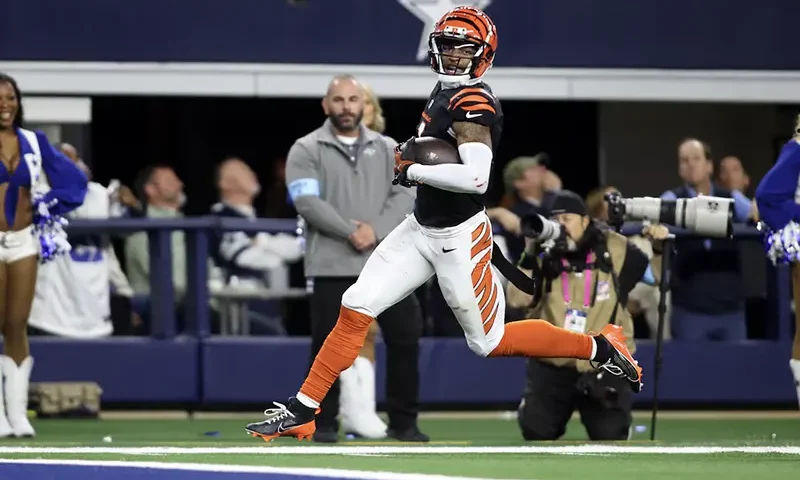 Cincinnati Bengals wide receiver Ja'Marr Chase (1) scores a touchdown against the Dallas Cowboys in the fourth quarter at AT&T Stadium. Mandatory Credit: Tim Heitman-Imagn Images