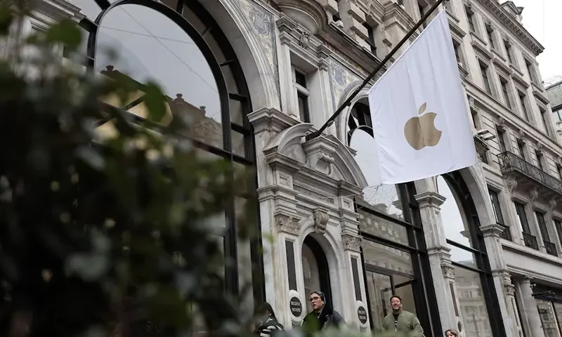 People walk past an Apple store in London, Britain, January 13, 2025. REUTERS/Isabel Infantes