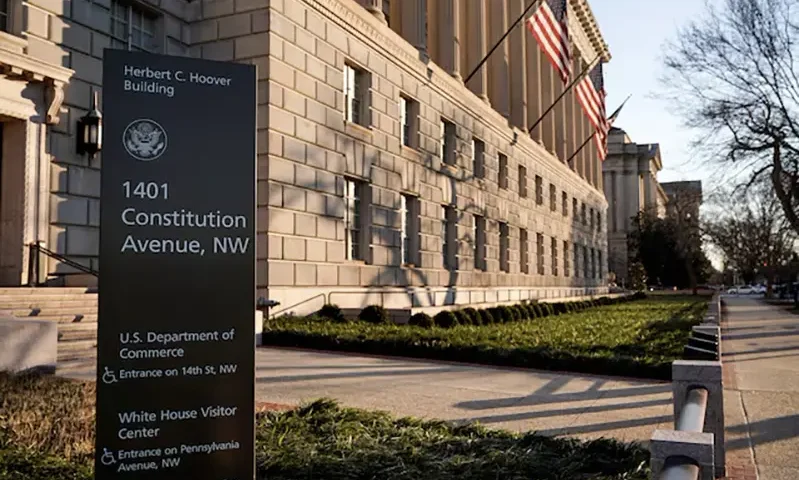 The Department of Commerce building in Washington, U.S., January 26, 2022. REUTERS/Joshua Roberts/File Photo