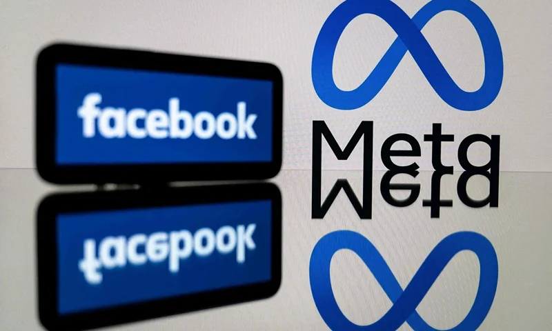 This picture taken on January 12, 2023 in Toulouse, southwestern France shows a smartphone and a computer screen displaying the logos of the social network Facebook and its parent company Meta. (Photo by Lionel BONAVENTURE / AFP) (Photo by LIONEL BONAVENTURE/AFP via Getty Images)