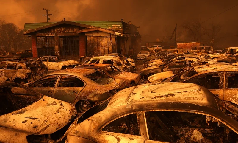 ALTADENA, CALIFORNIA - JANUARY 08: Cars destroyed by the Eaton Fire sit in the parking area of a burned auto shop on January 08, 2025 in Altadena, California. Multiple wildfires fueled by intense Santa Ana Winds are burning across Los Angeles County. Two people have been killed, over 25,000 acres have burned, and 30,000 people have been evacuated. (Photo by Justin Sullivan/Getty Images)
