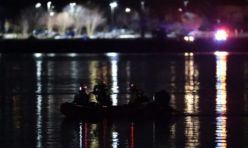 WASHINGTON, DC - JANUARY 29: Emergency response units conduct search and rescue operations in the Potomac River near Ronald Reagan Washington Airport on January 30, 2025 in Arlington, Virginia. An American Airlines flight from Wichita, Kansas collided with an Army helicopter while approaching Ronald Reagan National Airport. (Photo by Win McNamee/Getty Images)