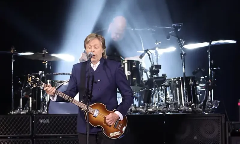 Musician Paul McCartney performs during his Got Back tour at SoFi Stadium in Inglewood, California, U.S., May 13, 2022. REUTERS/Mario Anzuoni/File Photo