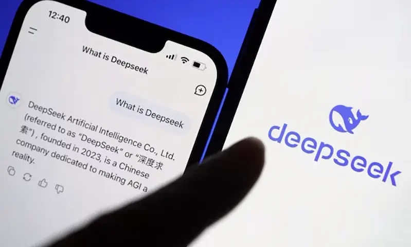 The logo of DeepSeek is displayed alongside its AI assistant app on a mobile phone, in this illustration picture taken January 28, 2025. REUTERS/Florence Lo/Illustration/File Photo
