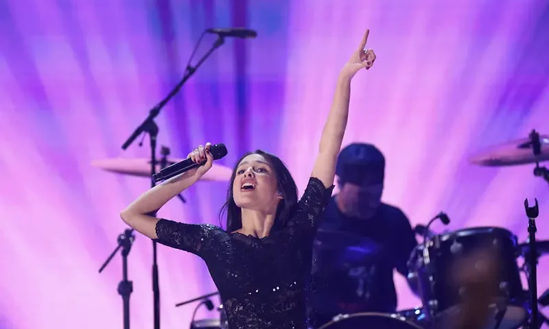 Olivia Rodrigo performs during the FireAid benefit concert for Los Angeles wildfire relief efforts in Inglewood, California, U.S., January 30, 2025. REUTERS/Mario Anzuoni/File Photo