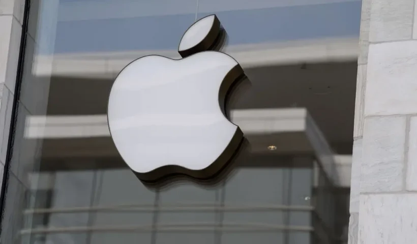 The Apple logo is seen at the entrance of an Apple store in Washington, DC, on September 14, 2021. - Apple users were urged on Tuesday to update their devices after the tech giant announced a fix for a major software flaw that allows the Pegasus spyware to be installed on phones without so much as a click. (Photo by Nicholas Kamm / AFP) (Photo by NICHOLAS KAMM/AFP via Getty Images)