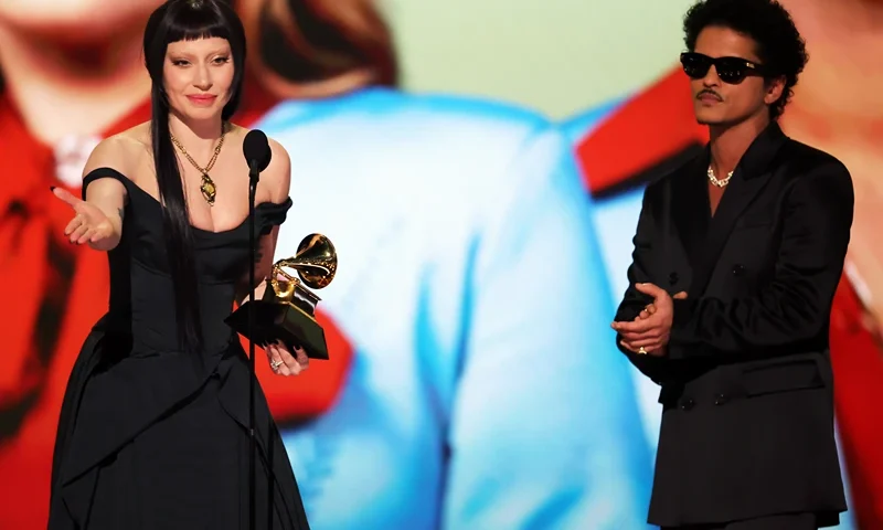 LOS ANGELES, CALIFORNIA - FEBRUARY 02: (L-R) Lady Gaga and Bruno Mars accept the Best Pop Duo/Group Performance Award for "Die with a Smile" onstage during the 67th Annual GRAMMY Awards at Crypto.com Arena on February 02, 2025 in Los Angeles, California. (Photo by Kevin Winter/Getty Images for The Recording Academy)