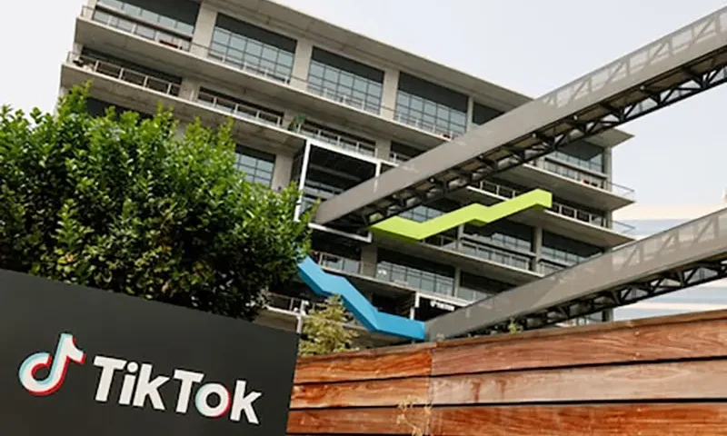 The U.S. head office of TikTok is shown in Culver City, California, U.S., September 15, 2020. REUTERS/Mike Blake/File Photo