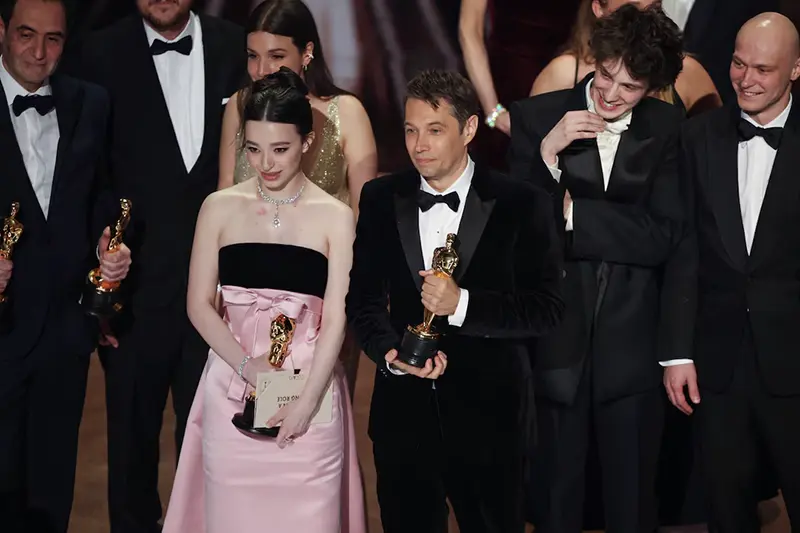 Director Sean Baker stands beside Best Actress winner Mikey Madison after "Anora" won the Oscar for Best Picture during the Oscars show at the 97th Academy Awards in Hollywood, Los Angeles, California, U.S., March 2, 2025. REUTERS/Carlos Barria