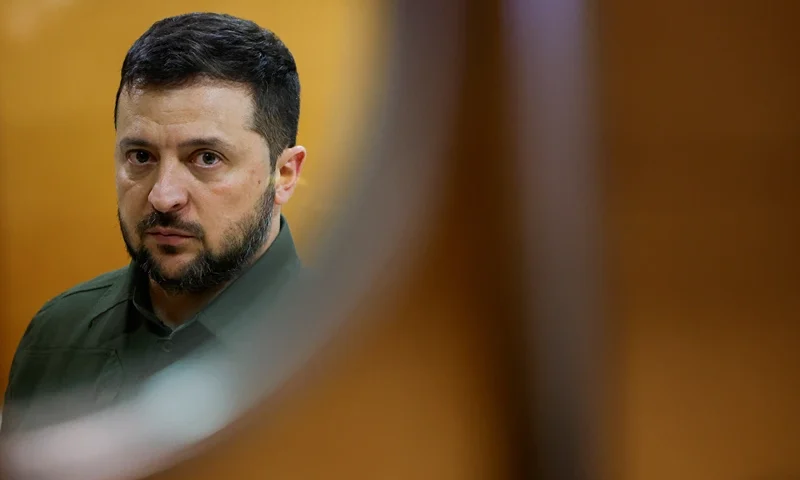 GRANADA, SPAIN - OCTOBER 5: Ukraine's President Volodymyr Zelenskyy poses for a photo before a meeting with British Prime Minister Rishi Sunak during the European Political Community summit at the Palacio de Congreso on October 5, 2023 in Granada, Spain. Heads of state or government are expected to attend the meeting from all 27 EU member states and 20 European non-members, with the main focus of the summit being the 2022 Russian invasion of Ukraine and artificial intelligence. (Photo by Juan Medina - Pool/Getty Images)