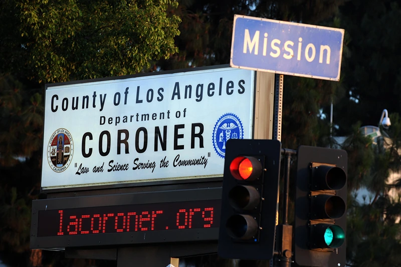 View of outside the County of Los Angeles Coroners office in Los Angeles on June 26, 2009. Michael Jackson's cause of death will not be confirmed for several weeks, officials said June 26, 2009, as attention turned to the possible involvement of drugs in the tragic King of Pop's demise. AFP PHOTO / GABRIEL BOUYS (Photo credit should read GABRIEL BOUYS/AFP via Getty Images)