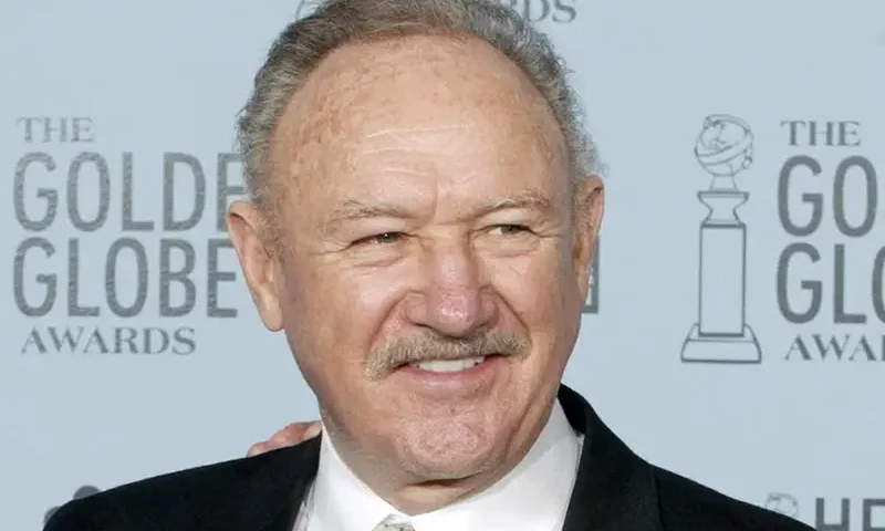 Gene Hackman poses during the 60th annual Golden Globe Awards in Beverly Hills, California, U.S. January 19, 2003. REUTERS/Andy Clark/File Photo