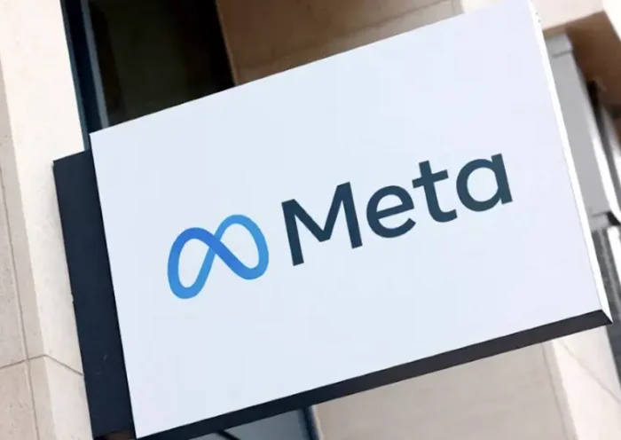 The logo of Meta Platforms' business group is seen in Brussels, Belgium December 6, 2022. REUTERS/Yves Herman/File Photo