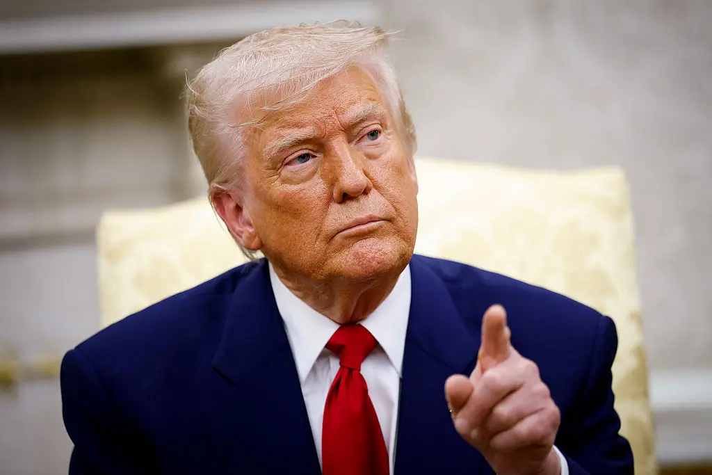 Appeals court temporarily reinstates Trump tariffs