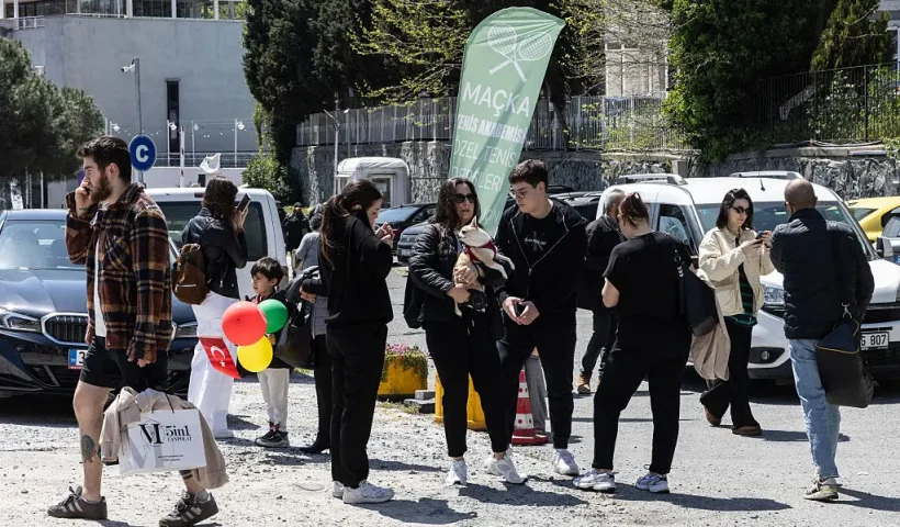 ISTANBUL, TURKEY - APRIL 23: People gather outside after a 6.2 magnitude earthquake hit off the coast of Istanbul on April 24, 2025 in Istanbul, Turkey. Turkey Metropolitan Municipality reported that no major incidents or injuries were recorded after a 6.2 magnitude earthquake struck off the coast of Istanbul. (Photo by Burak Kara/Getty Images)