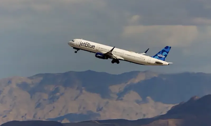 A Jetblue commercial airliner takes off form Las Vegas International Airport in Las Vegas, Nevada, U.S., February 8, 2024. REUTERS/Mike Blake/File Photo