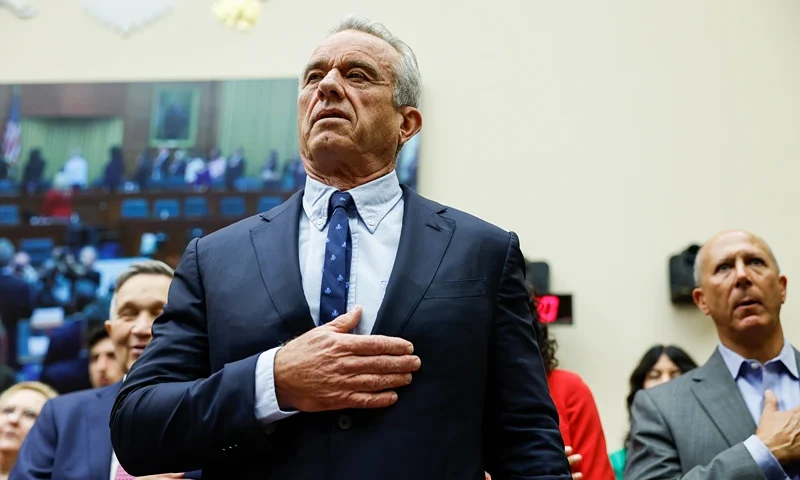 WASHINGTON, DC - JULY 20: Democratic presidential candidate Robert F. Kennedy Jr. holds his hand over his heart during the pledge of allegiance before the start of a hearing with the House Judiciary Subcommittee on the Weaponization of the Federal Government on Capitol Hill on July 20, 2023 in Washington, DC. Members of the committee held the hearing to discuss instances of the U.S. government's alleged censoring of citizens, political figures and journalists. (Photo by Anna Moneymaker/Getty Images)