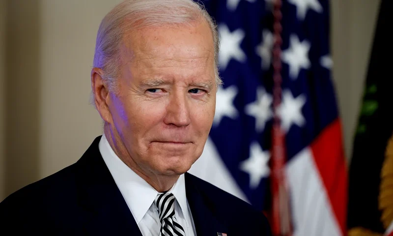 WASHINGTON, DC - OCTOBER 30: U.S. President Joe Biden listens as Vice President Kamala Harris introduces him during an event about his administration's approach to artificial intelligence in the East Room of the White House on October 30, 2023 in Washington, DC. President Biden issued a new executive order on Monday, directing his administration to create a new chief AI officer, track companies developing the most powerful AI systems, adopt stronger privacy policies and "both deploy AI and guard against its possible bias," creating new safety guidelines and industry standards. (Photo by Chip Somodevilla/Getty Images)