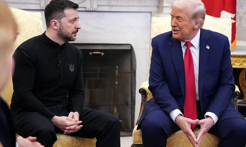 WASHINGTON, DC - FEBRUARY 28: U.S. President Donald Trump (R) and Ukrainian President Volodymyr Zelensky meet in the Oval Office at the White House on February 28, 2025 in Washington, DC. Trump and Zelensky are meeting today to sign a preliminary agreement on sharing Ukraine’s mineral resources that Trump says will allow America to recoup aid provided to Kyiv while supporting Ukraine’s economy. (Photo by Andrew Harnik/Getty Images)